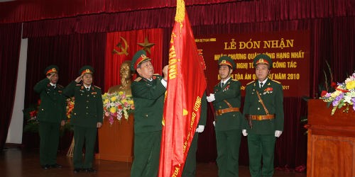 Tòa án Quân sự Trung ương đón nhận Huân chương Quân công hạng Nhất năm 2010