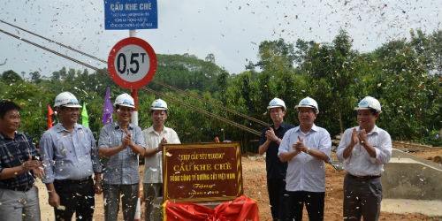Cầu treo Khe Chè (Yên Bái) do TCty Đường sắt Việt Nam tài trợ đã khánh thành đúng cam kết với Bộ Giao thông Vận tải