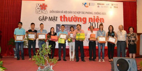 Với những cống hiến trong phòng chống HIV/AIDS Nguyễn Thúy Hằng đã được trao tặng nhiều giải thưởng cao quý