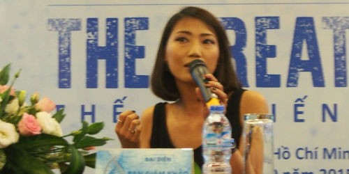 Bà Nguyễn Phương Anh, Giám đốc Marketing Google, đại diện Ban giám khảo trả lời báo chí về cuộc thi