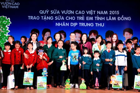 Vinamilk tặng 64.080 ly sữa cho các em học sinh Lâm Đồng