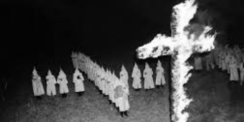 Đốt thánh giá – một nghi lễ ưa chuộng của KKK
