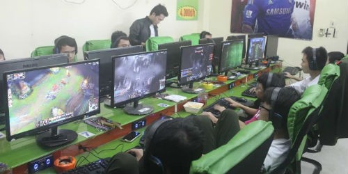 Quán game tại C2, TT12, Khu đô thị Văn Quán (Hà Đông, Hà Nội) từng bị khách kêu và bỏ đi sau khi nhân viên của GCafe đến cài phiên bản mới