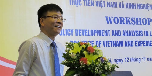 Thứ trưởng Bộ Tư pháp Lê Thành Long phát biểu khai mạc hội thảo