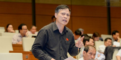 ĐB Trần Văn Độ, An Giang phát biểu tại hội trường