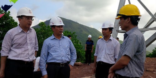 Ông Đặng Phan Tường – Chủ tịch Hội đồng thành viên NPT trực tiếp kiểm tra tiến độ Đường dây 220kV Hải Hà – Cẩm Phả
