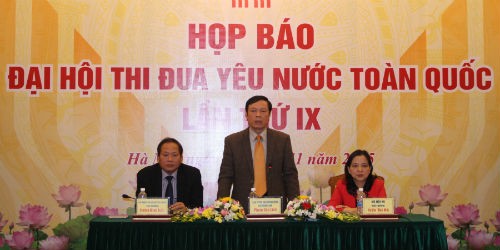 Phó Trưởng ban Tuyên giáo Trung ương Phạm Văn Linh phát biểu tại cuộc họp báo