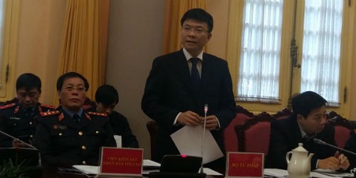 Thứ trưởng Bộ Tư pháp Lê Thành Long phát biểu tại buổi họp báo