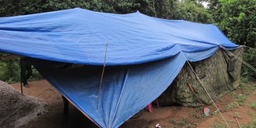 Chiếc lều tạm, nơi ăn ở của các chiến sĩ Trạm KSBP Tân Thanh để canh giữ buôn lậu dịp áp Tết Nguyên đán