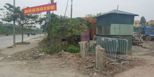 Bãi đỗ xe của Công ty Hà Việt bị UBND phương Trần Phú phong tỏa ngày 25/12 mới đây