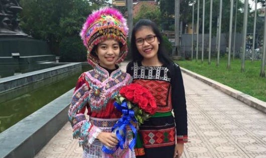 Em Đồng Thị Ngọc Mai (Trường Phổ thông Dân tộc Nội trú Vùng cao Việt Bắc) đoạt giải nhì về video trang phục truyền thống