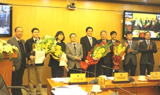 Bộ trưởng Hà Hùng Cường trao các quyết định bổ nhiệm cho 4 tân lãnh đạo đơn vị