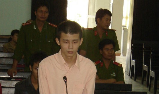 Bị cáo Phan Trọng Vinh tại phiên tòa năm 2011