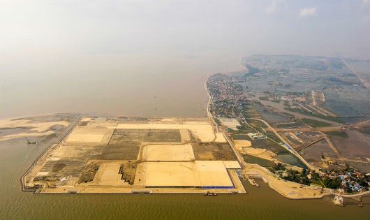 Dự án Cảng quốc tế Lạch Huyện đã lấn biển, tạo mặt bằng được 1km2