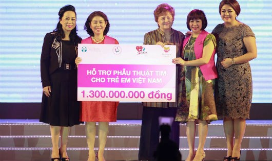 Nu Skin Việt Nam trao tặng 1,3 tỷ đồng cho Chương trình Nhịp tim Việt Nam