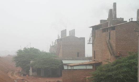 Những lò gạch ngang nhiên nhả khói gây ô nhiễm môi trường trên địa bàn xã Trưng Vương, TP. Việt Trì