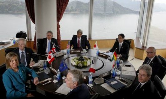 Các nhà ngoại giao EU, các nước G-7 tại phiên họp đầu tiên. Ảnh: Reuters 