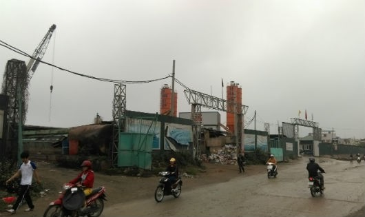 Trạm trộn bê tông hoạt động chỉ bằng công văn của UBND huyện