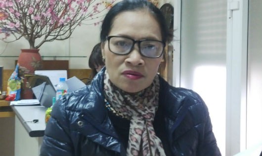 Bà Nguyễn Thị Thúy trao đổi sự việc với phóng viên Báo Pháp Luật Việt Nam