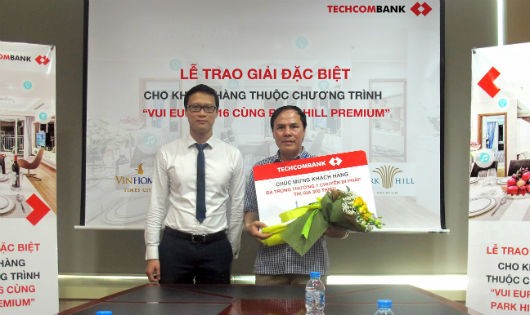 Techcombank trao giải thưởng 300 triệu đồng cho khách hàng