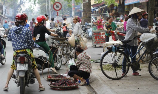 Hà Đông, Hà Nội: Vỉa hè, lòng đường bị “xẻ thịt”