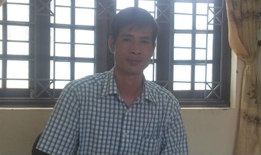 Ông Nguyễn Duy Minh - Phó Chủ tịch UBND xã trao đổi với phóng viên