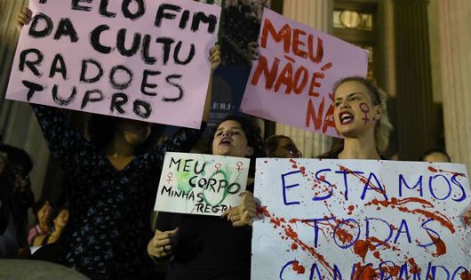 Biểu tình phản đối vụ việc ở Brazil. Ảnh: AFP