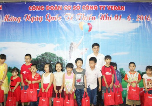Vedan Việt Nam tặng trên 2.100 phần quà cho các cháu thiếu nhi