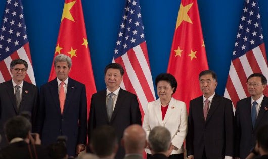 Bộ trưởng Tài chính Mỹ Jacob Lew, Ngoại trưởng John Kerry, Chủ tịch Trung Quốc Tập Cận Bình, các Phó Thủ tướng Trung Quốc Lưu Diên Đông và Uông Dương, Ủy viên Quốc vụ viện Dương Khiết Trì tại đối thoại