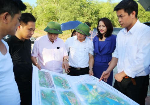 Đoàn công tác của Tập đoàn FLC thăm quan thực địa tại khu vực chùa Hương Tích