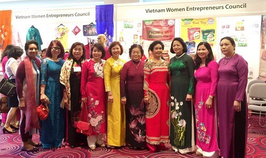Phó Chủ tịch nước Đặng Thị Ngọc Thịnh và đoàn nữ Doanh nhân Việt Nam tại Hội nghị Thượng đỉnh Phụ nữ toàn cầu lần thứ 26