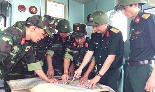 Lãnh đạo Bộ Chỉ huy quân sự tỉnh Quảng Ninh trực tiếp chỉ đạo tìm kiếm tại vùng biển Bạch Long Vĩ