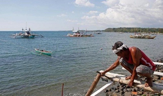 Một ngư dân Philippines. Ảnh: Reuters