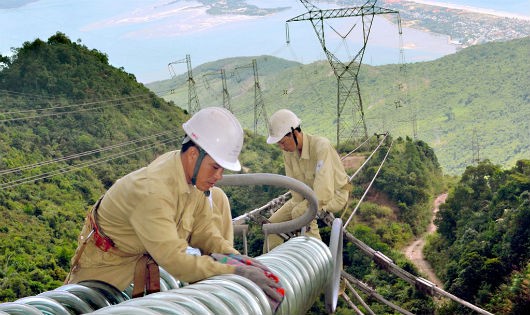 Đầu năm 2016, truyền tải điện cao nhất trên đường dây 500kV Hà Tĩnh - Đà Nẵng đạt 2.100MW