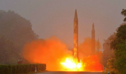 Triều Tiên cho phóng tên lửa đạn đạo - Hình ảnh minh họa