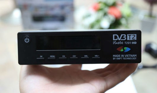 Để tiếp tục xem trình truyền hình sau khi tắt sóng analog, người dân cần phải có đầu thu hoặc tivi tích hợp DVB-T2