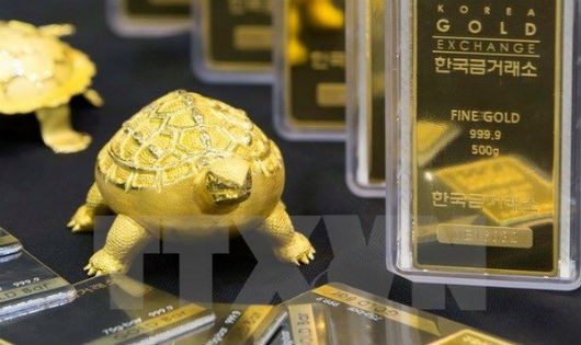 Vàng được trưng bày tại Sàn giao dịch vàng Seoul, Hàn Quốc ngày 27/6 vừa qua. (Ảnh: EPA/TTXVN)
