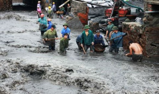 Dòng suối Diễn Vọng, Mông Dương, TP Cẩm Phả mỗi khi có mưa