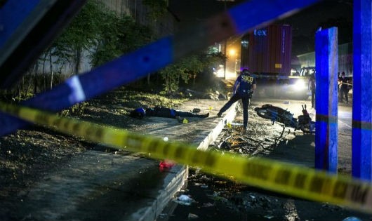 Cảnh sát Philippines tại hiện trường một vụ giết người có liên quan đến ma túy. Ảnh: AFP