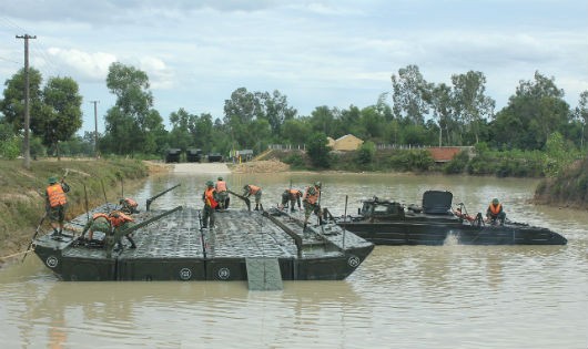 Huấn luyện vượt sông ở Lữ đoàn Công binh 270