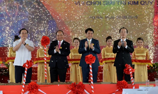 Thủ tướng Nguyễn Xuân Phúc và lãnh đạo TP.Hà Nội tại lễ động thổ Dự án Công viên Kim Quy