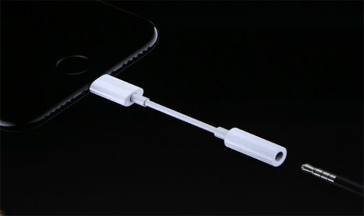 Bản màu đen và việc loại bỏ cổng 3,5 mm là hai trong số những đặc điểm được nhắc đến nhiều nhất về iPhone 7