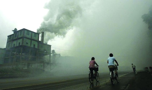 Không khí, môi trường sống ô nhiễm làm tăng nguy cơ ung thư phổi. (Ảnh minh họa)