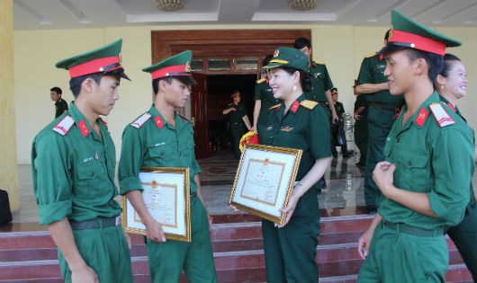 Thượng úy  quân nhân chuyên nghiệp Nguyễn Thị Hằng - Sư đoàn 316 đoạt giải Nhất bắn súng K54 -  chia  sẻ niềm vui về thành tích giành được sau hội thao