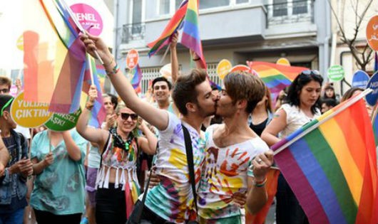 Một cuộc biểu tình ủng hộ cộng đồng người LGBT ở Thổ Nhĩ Kỳ
