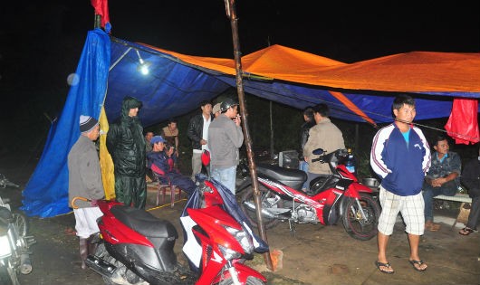 Người dân Điện Bàn dựng lều phản đối nhà máy ô nhiễm
