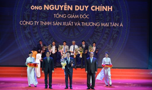 Tổng Giám đốc Nguyễn Duy Chính nhận giải Doanh nhân Việt Nam tiêu biểu toàn quốc năm 2016