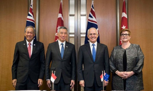 Thủ tướng Singapore (thứ 2 từ trái sang) và Thủ tướng Australia Malcolm Turnbull (bên cạnh). Ảnh: CNA