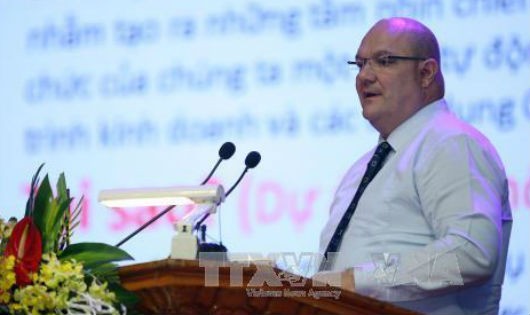 Ông Bruce Butler chia sẻ tại Diễn đàn DN Việt Nam 2016