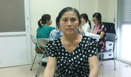 Bà Minh bức xúc trao đổi với phóng viên Báo PLVN